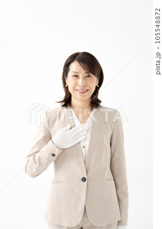 ビジネス　女性　白手袋 105548872