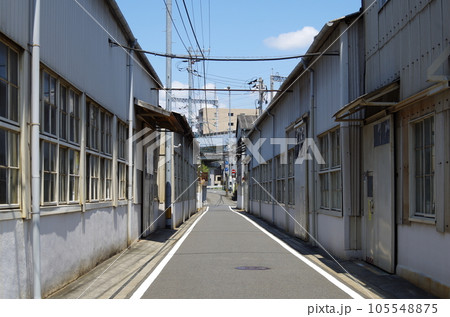 ひっそり佇む縁の下の力持ち    町工場 105548875