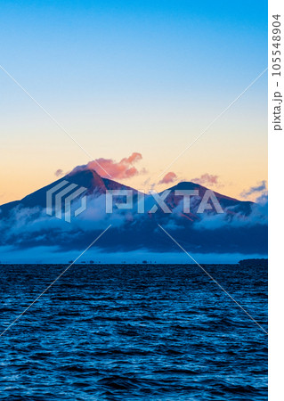 夜明けの磐梯山 105548904