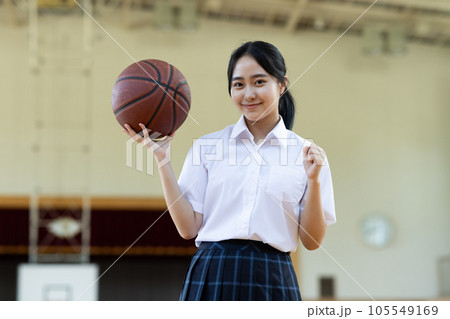 バスケットボールと女子高生 105549169