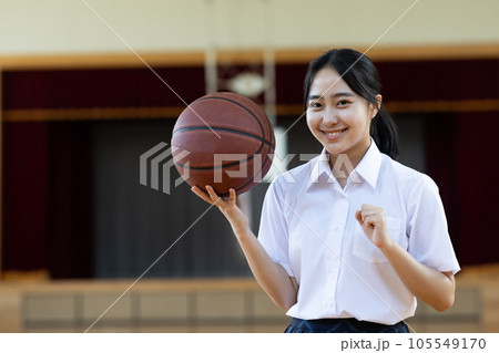 バスケットボールと女子高生 105549170
