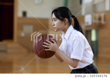 バスケットボールと女子高生 105549176