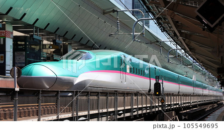東北・北海道新幹線E5系　東京駅20番線　はやぶさ、はやて、やまびこ、なすの　東京都千代田区丸の内 105549695