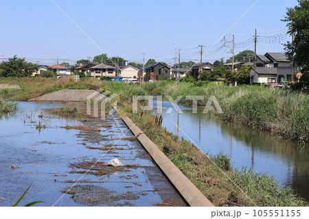 大雨で増水した原市沼下の池調整池の風景 大雨で増水した原市沼下の池調整池の風景 105551155