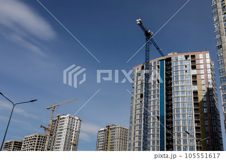 Tower cranes and unfinished buildings 105551617