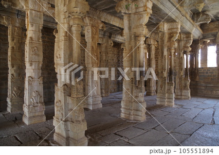 インド　世界遺産ハンピの建造物群 105551894