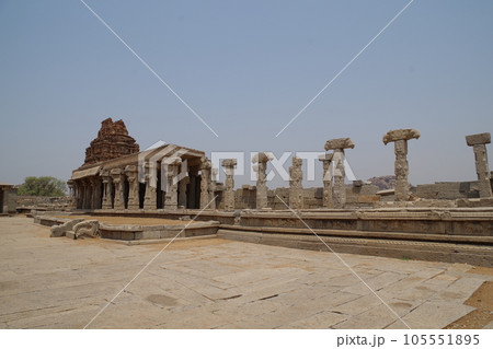 インド　世界遺産ハンピの建造物群 105551895