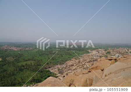 インド　世界遺産ハンピの建造物群 105551909