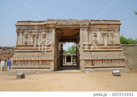インド 世界遺産ハンピの建造物群 インド 世界遺産ハンピの建造物群 105551932
