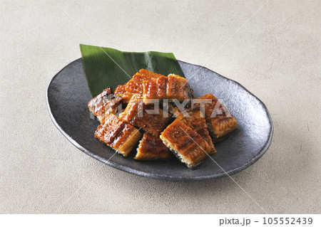 細かく刻んだ国産うなぎの蒲焼き 細かく刻んだ国産うなぎの蒲焼き 105552439