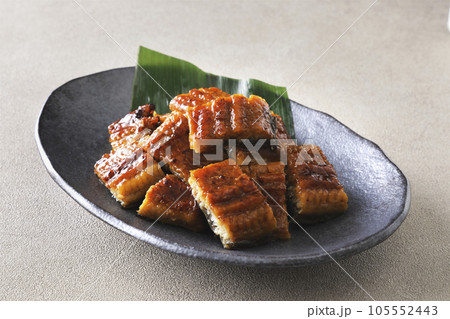 細かく刻んだ国産うなぎの蒲焼き 105552443