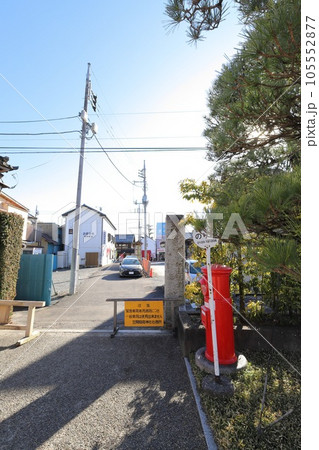 茨城　笠間　丸ポストのある風景（笠間稲荷） 105552877