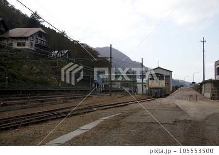 上越線 越後湯沢 山間の土樽駅舎 上越線 越後湯沢 山間の土樽駅舎 105553500
