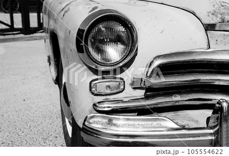 headlight of old retro car 105554622
