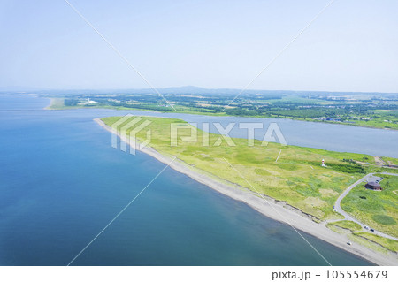 北海道 石狩川河口を空撮 105554679