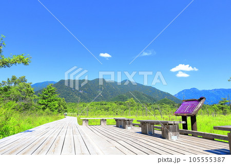 奥日光戦場ヶ原ハイキングコースからの日光連山／栃木県日光市 105555387