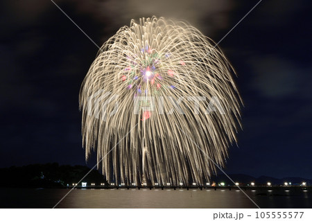 夏の夜空に咲く華麗な花火 <蒲郡納涼花火大会> 夏の夜空に咲く華麗な花火 <蒲郡納涼花火大会> 105555577