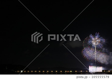 夏の夜空に咲く華麗な花火 <蒲郡納涼花火大会> 夏の夜空に咲く華麗な花火 <蒲郡納涼花火大会> 105555579