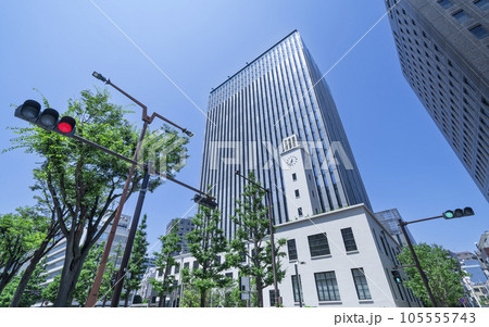 川崎市の都市景観　川崎市役所新本庁舎などを見上げる【神奈川県】 105555743