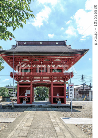 板橋不動尊と知られる清安山願成寺不動院桜門【境内から】 105556880