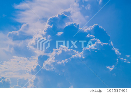 日本の横浜都市景観　夏空。猛烈な暑さが続く日本列島＝8月 105557405