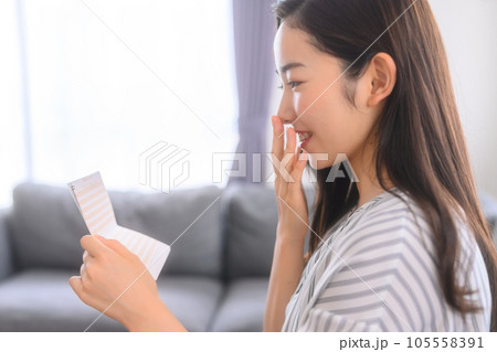 女性ポートレート. 105558391