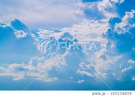 日本の横浜都市景観 8月・夏空。猛烈な暑さが続く日本列島…巨大な雲が首都圏を覆い尽くす 日本の横浜都市景観 8月・夏空。猛烈な暑さが続く日本列島…巨大な雲が首都圏を覆い尽くす 105558859