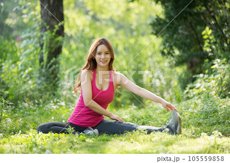 young woman doing yoga in park 105559858
