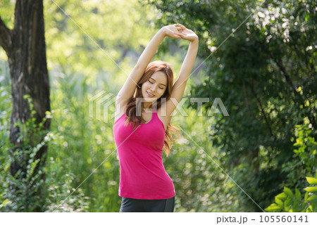 young woman doing yoga in the park young woman doing yoga in the park 105560141