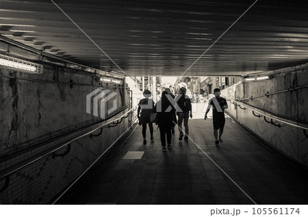 高架下のトンネル 高架下のトンネル 105561174