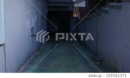 Dark residential street passage in the evening in Seoul, South Korea 105561371