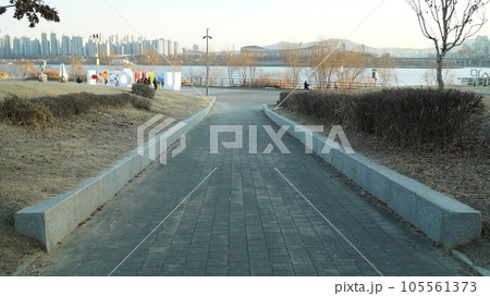 Downhill trails in an outdoor park along the river in Seoul Downhill trails in an outdoor park along the river in Seoul 105561373