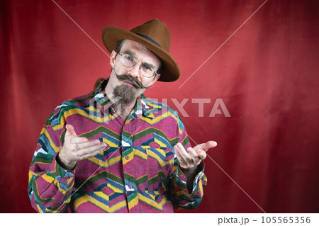 Vintage Hipster man with interrogative expression to camera and asking 105565356