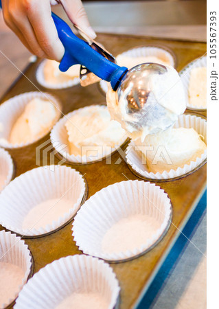 Baking cupcakes in cooking school. Baking cupcakes in cooking school. 105567393