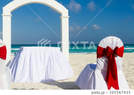 Beach wedding at the vacation resort in Mexico. 105567435