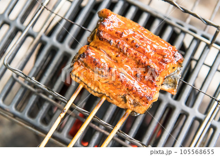 【オートキャンプ場でソロキャンプ 熾火でウナギのかば焼きを焼く】 【オートキャンプ場でソロキャンプ 熾火でウナギのかば焼きを焼く】 105568655