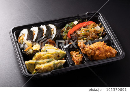 韓国弁当 (キンパ・チヂミ・チャプチェ・ヤンニョムチキン) 韓国弁当 (キンパ・チヂミ・チャプチェ・ヤンニョムチキン) 105570891