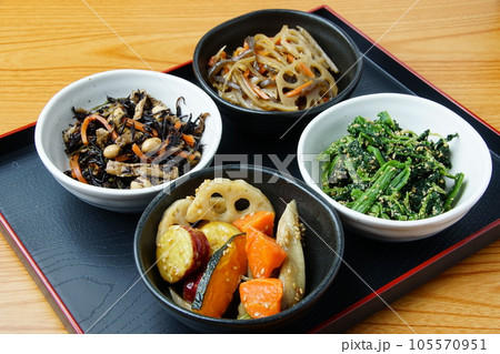 おいしそうな和風料理惣菜 105570951