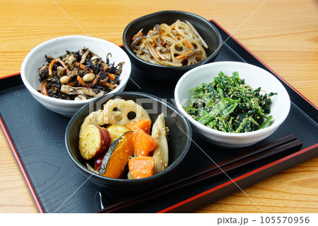 おいしそうな和風料理惣菜 おいしそうな和風料理惣菜 105570956