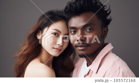 おしゃれなアジア人と黒人のカップル・恋人・男女（Generative AI） 105572168