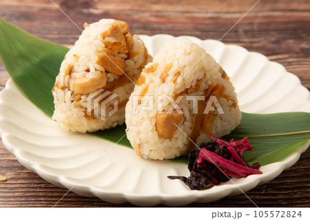 鶏めしおにぎり 鶏めしおにぎり 105572824