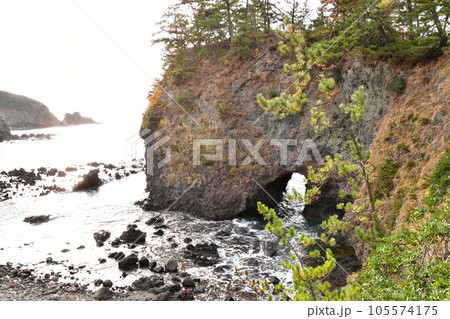 能登金剛 巌門 石川県 志賀町 能登金剛 巌門 石川県 志賀町 105574175