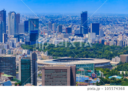 東京　港区　六本木ヒルズ展望台からの都市風景（新宿方面） 105574368