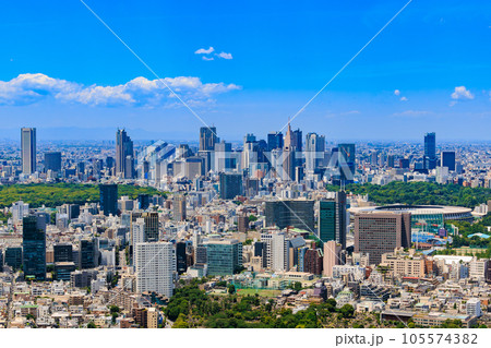 東京　港区　六本木ヒルズ展望台からの都市風景（新宿方面） 105574382