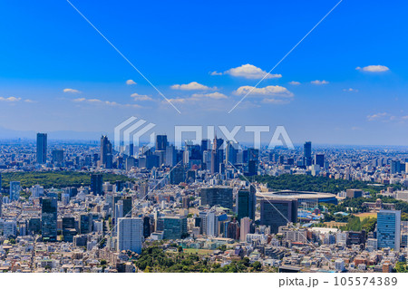東京　港区　六本木ヒルズ展望台からの都市風景（新宿方面） 105574389
