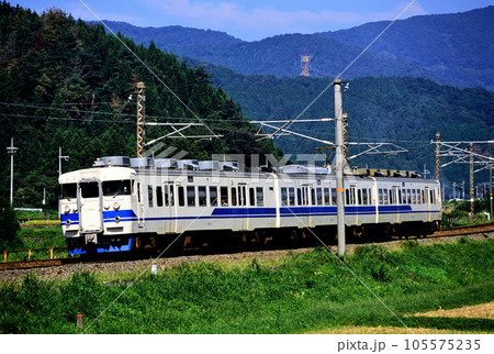 2001年　北陸本線を走る413系普通電車3両 105575235