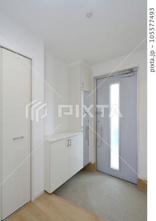 新築住宅 玄関ホール 新築住宅 玄関ホール 105577493
