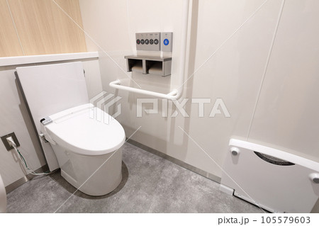 公共のトイレ 105579603