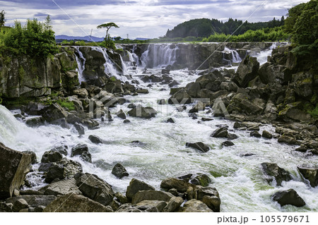 東洋のナイアガラと称される曽木の滝（鹿児島県伊佐市） 105579671