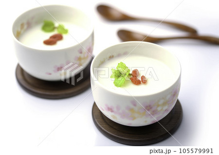 杏仁豆腐 クコの実とミントを飾りに （ 中国料理 おやつ デザート あんにんどうふ ） 105579991